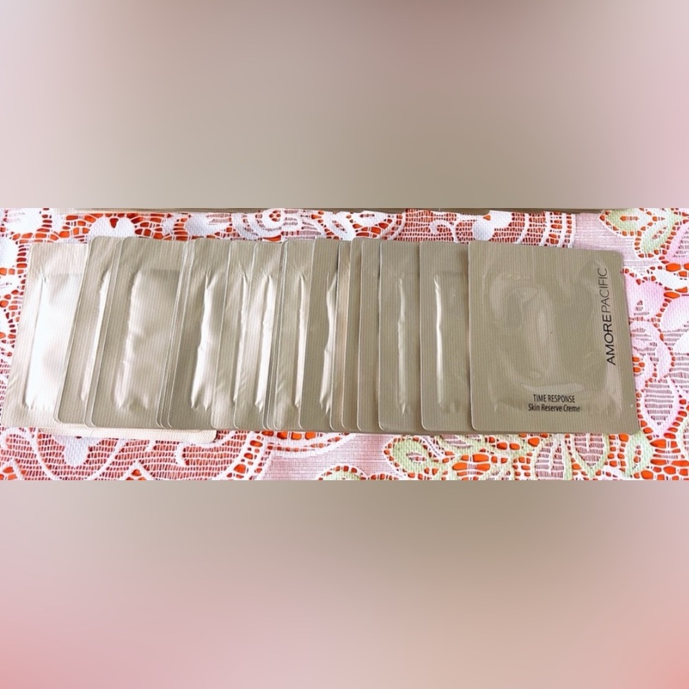 50pcs x AMORE PACIFIC TIME RESPONSE SKIN RESERVE CREME (Total 50ml)